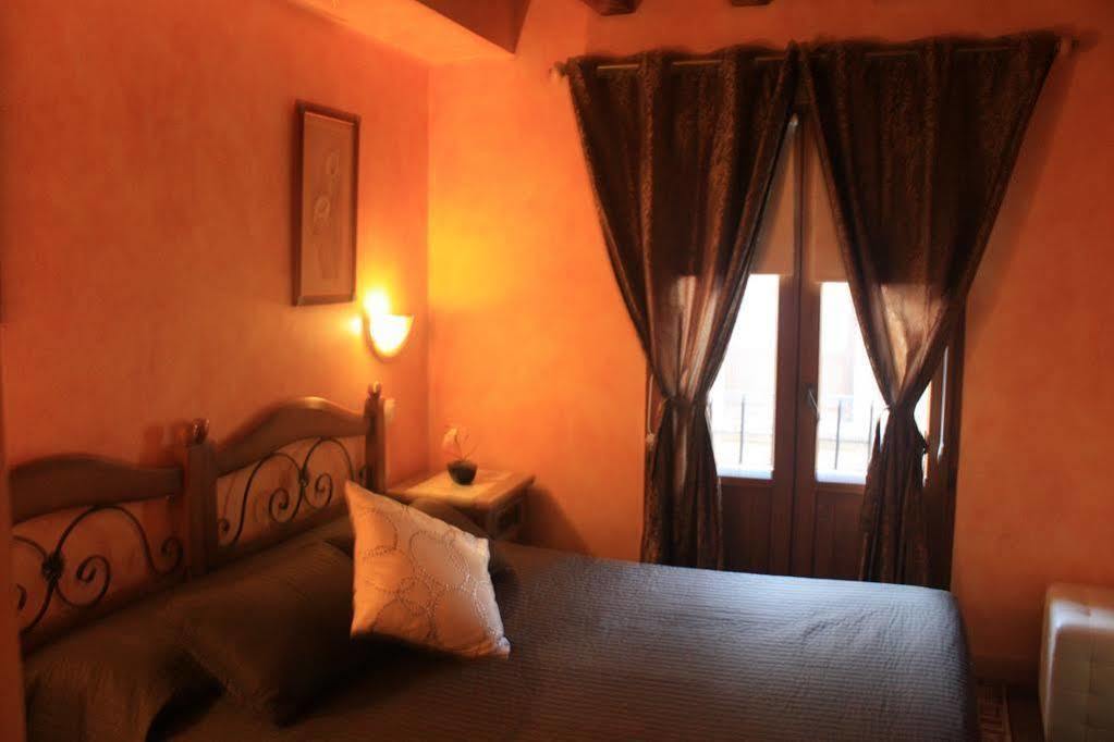 Hostal Segovia Adults Only Buitenkant foto